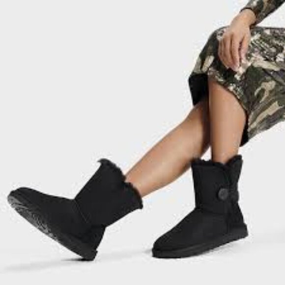 UGG  Bailey Button Black Winter  Boots Cozy Style Size 7 - Picture 1 of 9